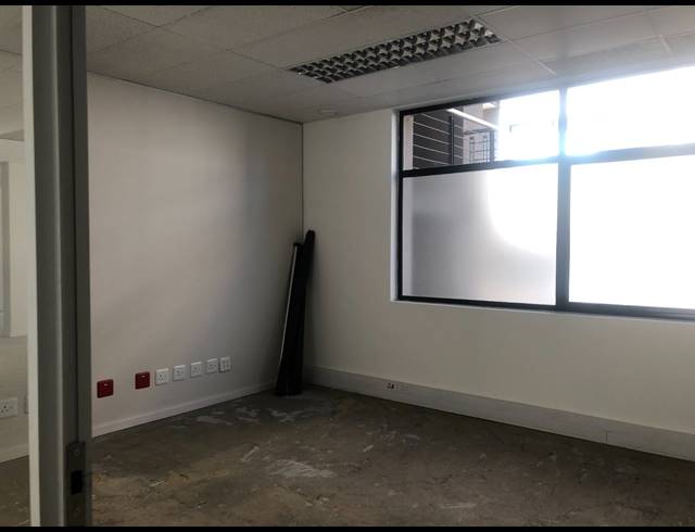 357M² OFFICE TO LET IN SANDHURST